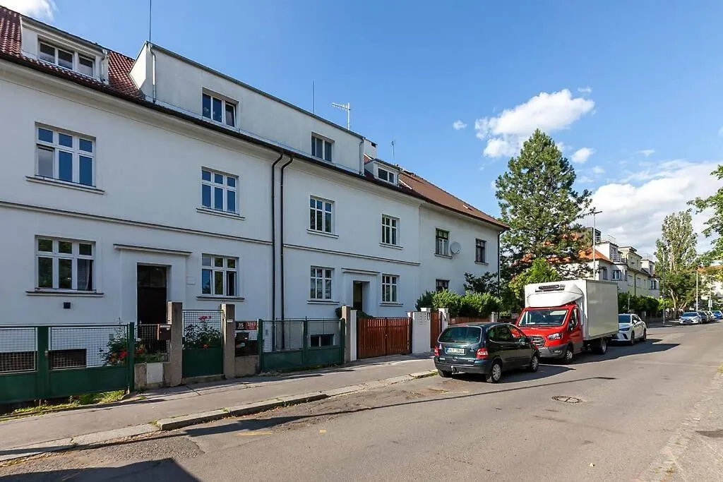 Village-Like Peace & Quiet In City + Parking Prague 0*,