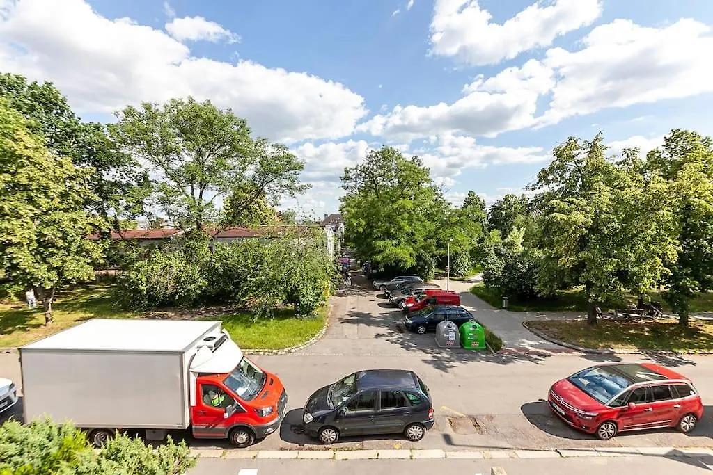 Apartment Village-Like Peace & Quiet In City + Parking Prague
