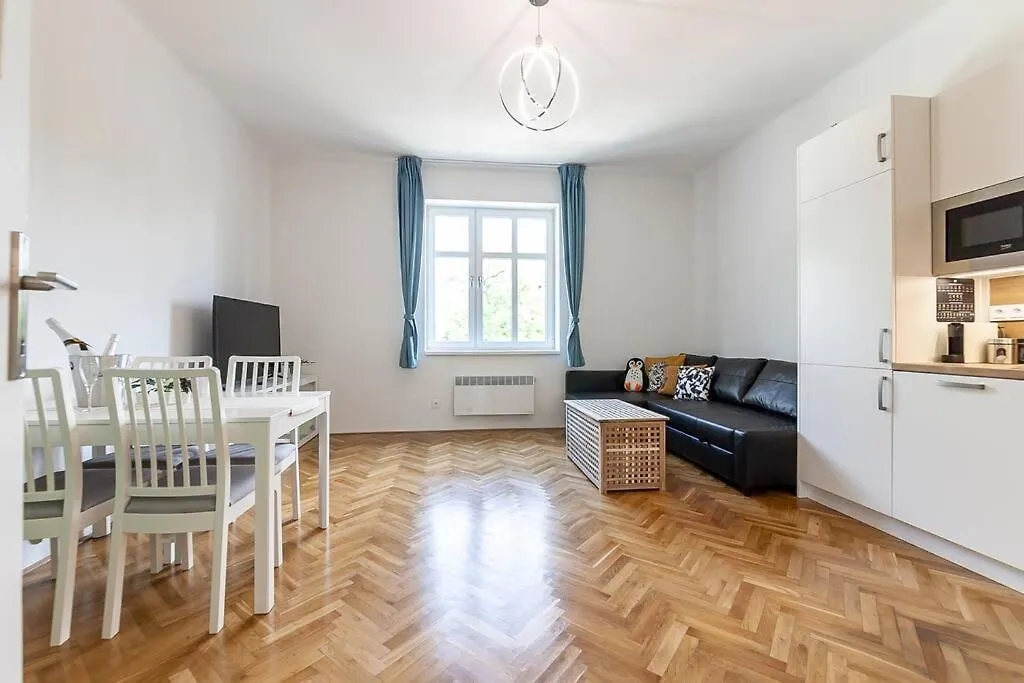 Village-Like Peace & Quiet In City + Parking Prague Apartment