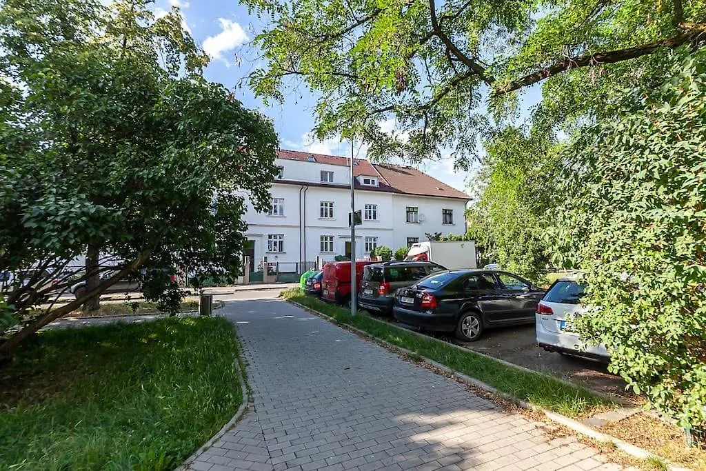 Village-Like Peace & Quiet In City + Parking Prague Apartment